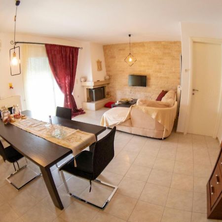 A Quiet Apartment Close To The Sea Gouvai Exteriör bild